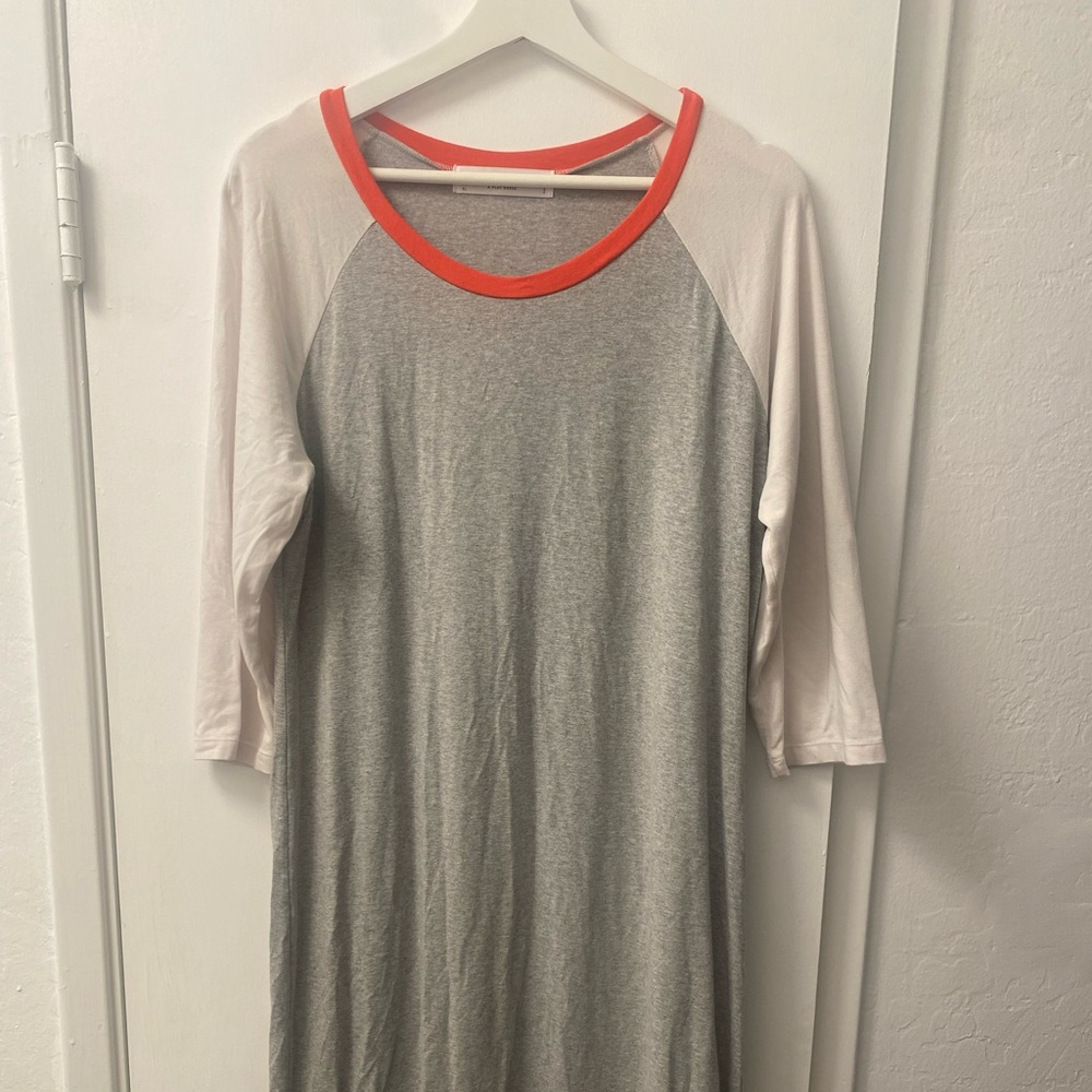 Casual Gray Dress with White Sleeves and Orange Neckline